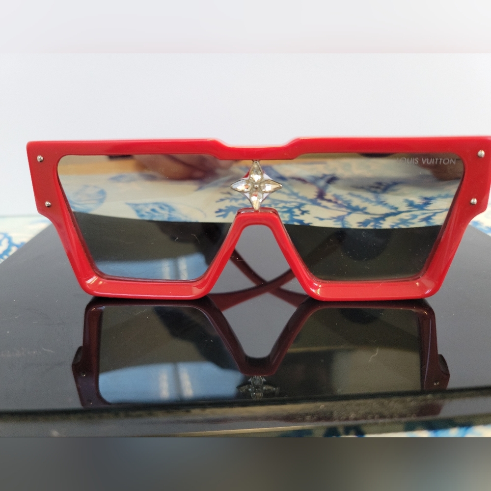 Louis Vuitton Red cyclone Exclusive